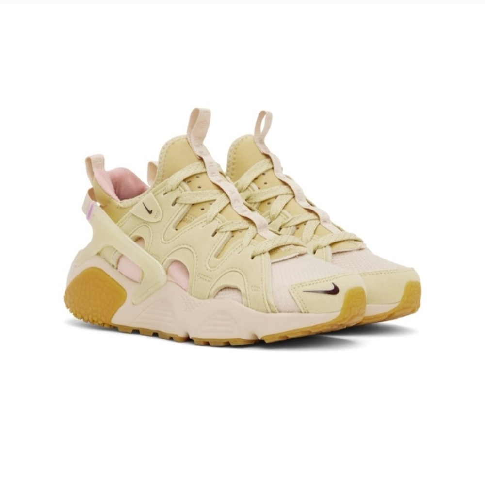Nike Women's Huarache CRAFT  Athletic Shoes in Cream and Pink